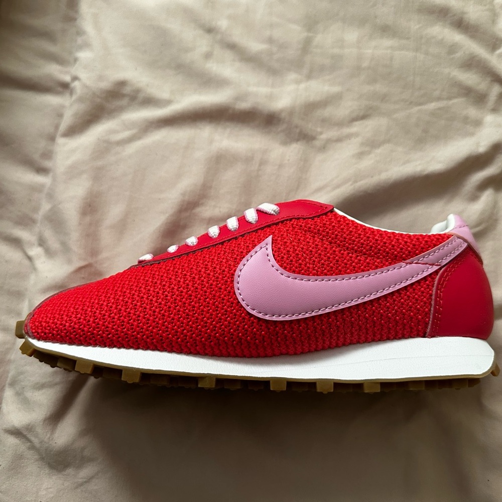 Nike Women's Vibrant Red and Pink Sneakers